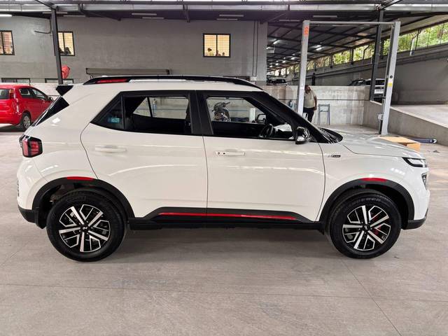 https://images10.gaadi.com/usedcar_image/4515146/original/processed_ea2ee8c973569048a2c20531a3a90e0c.jpg?imwidth=6401