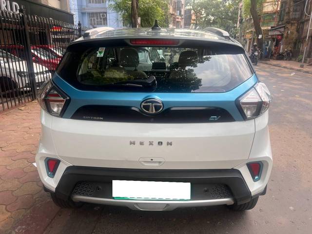 https://images10.gaadi.com/usedcar_image/4515198/original/processed_95f84071da2a063fd01104cf90b29d9f.jpg?imwidth=6401