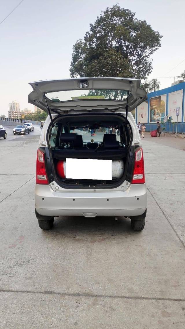 https://images10.gaadi.com/usedcar_image/4515203/original/processed_74148dae4e30236b2c0468521a6a0587.jpg?imwidth=6402
