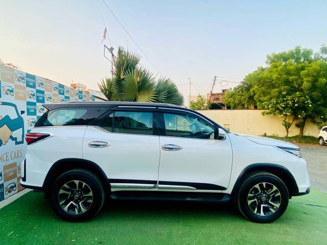 https://images10.gaadi.com/usedcar_image/4515204/original/processed_74208d86015cce0252aa901e22695e15.jpg?imwidth=6401