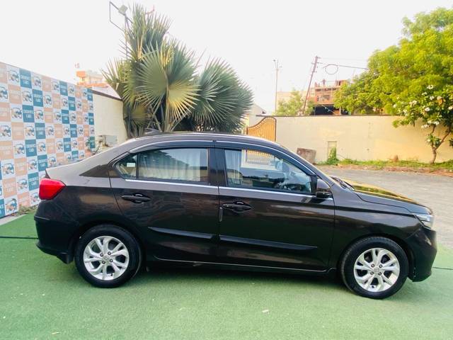 https://images10.gaadi.com/usedcar_image/4515208/original/processed_ff02447100b71c9204e63b91184eecd0.jpg?imwidth=6401