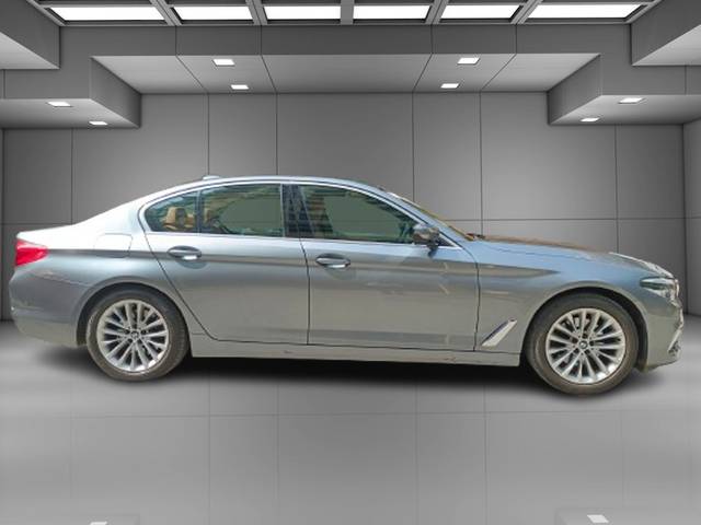 https://images10.gaadi.com/usedcar_image/4515213/original/2cd0633676d35e8c8c4c13e57cf318a2.jpeg?imwidth=6401
