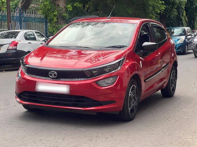 https://images10.gaadi.com/usedcar_image/4515214/original/processed_5b4bef5cb9ebd57f088c4e854262b425.jpg?imwidth=6402