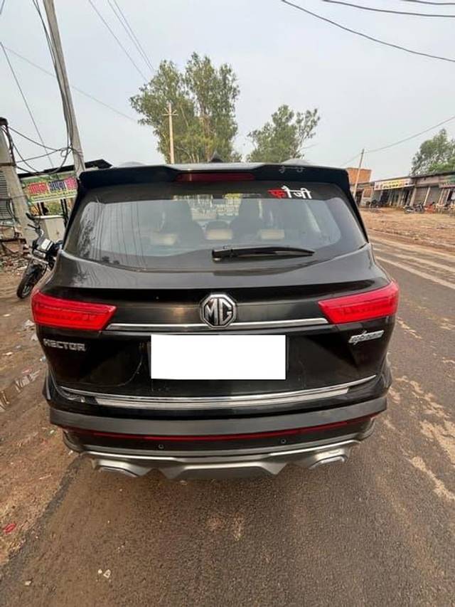 https://images10.gaadi.com/usedcar_image/4515221/original/processed_90a26e8efa1919f04ea53e02c94f94f9.jpg?imwidth=6402