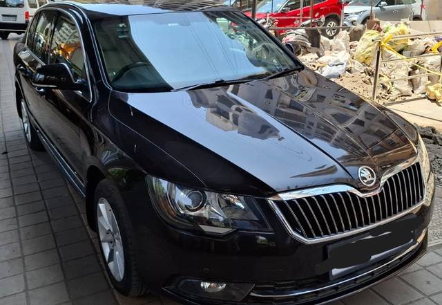 https://images10.gaadi.com/usedcar_image/4515223/original/c64f29ae3d27b54d4978f9ba2bf13f6f.jpeg?imwidth=6400