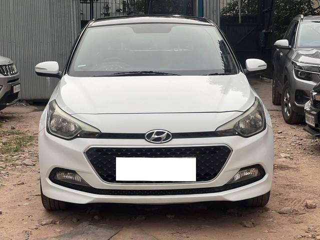 https://images10.gaadi.com/usedcar_image/4515227/original/processed_9dfce1ddc664a48b5f86b24cfe9ff6f8.jpg?imwidth=6400