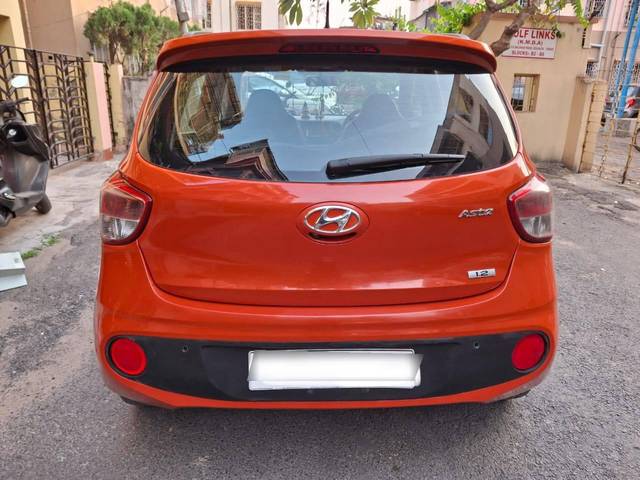 https://images10.gaadi.com/usedcar_image/4515229/original/processed_0501d1a593810afe77b1cbb462964368.jpg?imwidth=6402