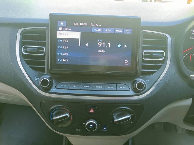 https://images10.gaadi.com/usedcar_image/4515237/original/fa847f562b09beb615c36b2859882b62.jpg?imwidth=6402
