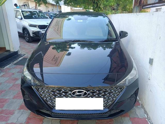 https://images10.gaadi.com/usedcar_image/4515237/original/processed_d75fe27e26224e18bbfca6f8141761d5.jpg?imwidth=6400