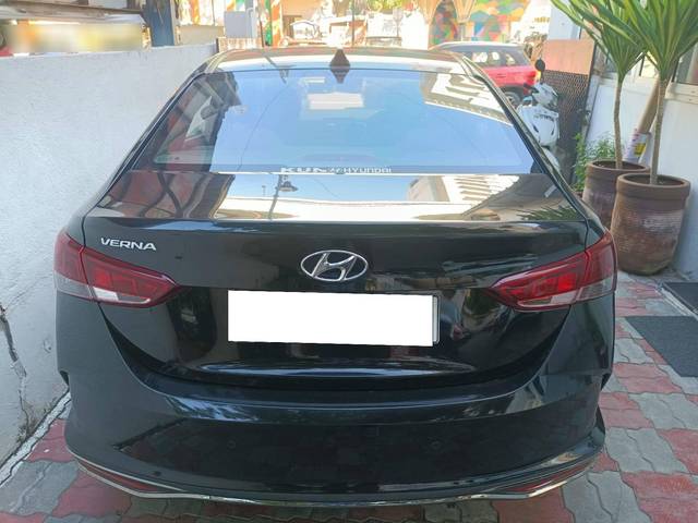 https://images10.gaadi.com/usedcar_image/4515237/original/processed_f6277b6e16492652bc3b750e0704f5d4.jpg?imwidth=6401
