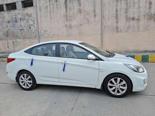https://images10.gaadi.com/usedcar_image/4515238/original/915897619d6b288f88384e2144a4d302.jpg?imwidth=6401