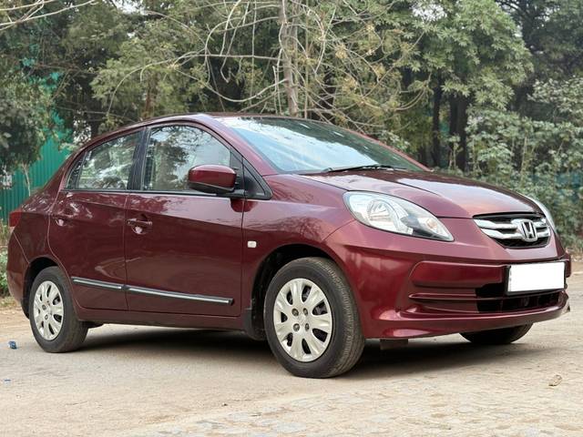https://images10.gaadi.com/usedcar_image/4515247/original/processed_33933175e015aba351d55f6fe0225507.jpg?imwidth=6400