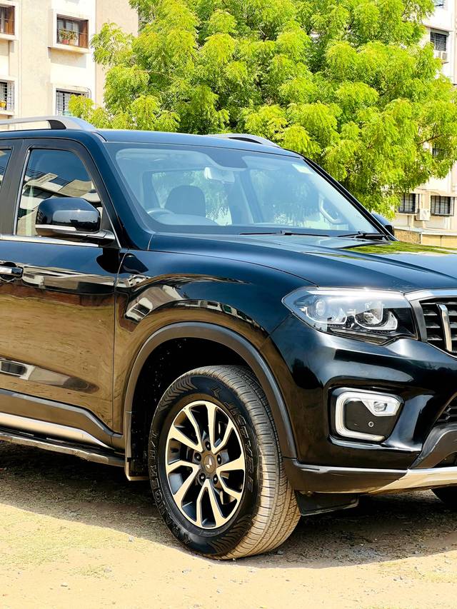 https://images10.gaadi.com/usedcar_image/4515266/original/processed_68483e2e42b66e33ae5a21af98221720.jpg?imwidth=6400