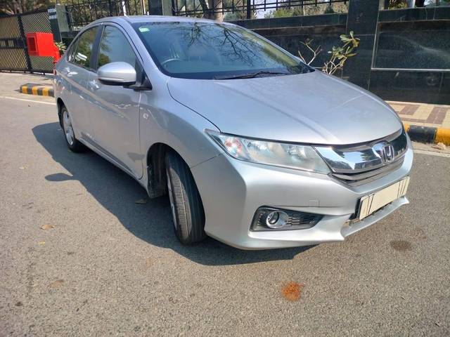 https://images10.gaadi.com/usedcar_image/4515268/original/processed_644a257cf2b866378e6dd2a8376cf0db.jpg?imwidth=6400