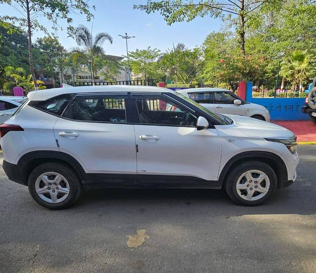 https://images10.gaadi.com/usedcar_image/4515274/original/processed_bf0b68fa8c82a19f0d893f288f9cbec0.jpg?imwidth=6401