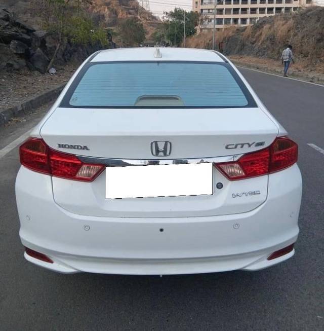 https://images10.gaadi.com/usedcar_image/4515287/original/processed_200958b0-5a19-4621-a905-8c97a9638c3e.jpg?imwidth=6402