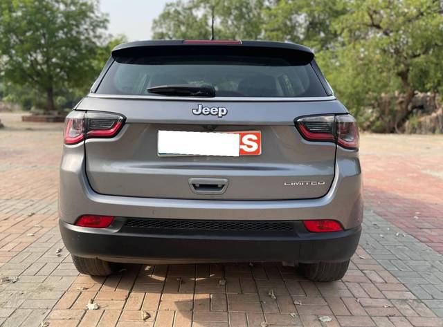 https://images10.gaadi.com/usedcar_image/4515289/original/processed_11fe36cc0da899214569574c852a2b31.jpg?imwidth=6402