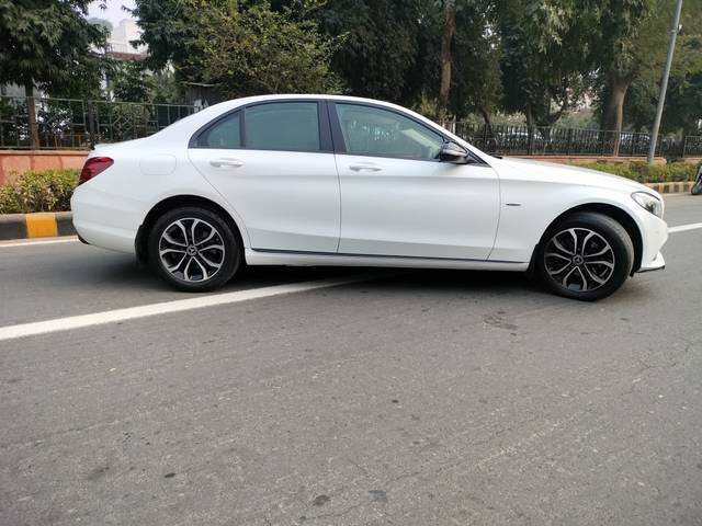 https://images10.gaadi.com/usedcar_image/4515290/original/3071ee8415630d6f279d94ac0b80714d.jpg?imwidth=6401