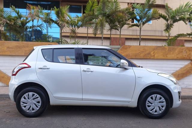 https://images10.gaadi.com/usedcar_image/4515297/original/a5af5b9be1f5970eb197ca038c864a2a.jpg?imwidth=6401
