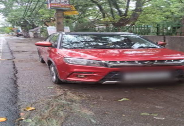 https://images10.gaadi.com/usedcar_image/4515298/original/2475dee7-c84e-4ef8-88dc-db3235adf736.?imwidth=6400