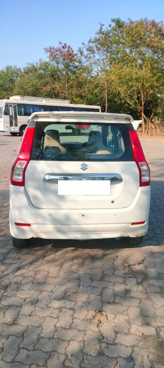 https://images10.gaadi.com/usedcar_image/4515300/original/processed_5d897ec493f7918d1135b0f78f5eb005.jpg?imwidth=6402