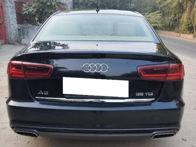 https://images10.gaadi.com/usedcar_image/4515315/original/processed_42ef3acdd11daf82b95a026051855804.png?imwidth=6402