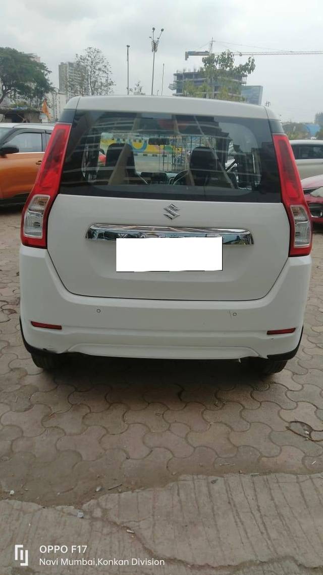 https://images10.gaadi.com/usedcar_image/4515318/original/processed_b065188cbb56c1a36d769afdfeb857b5.jpg?imwidth=6402