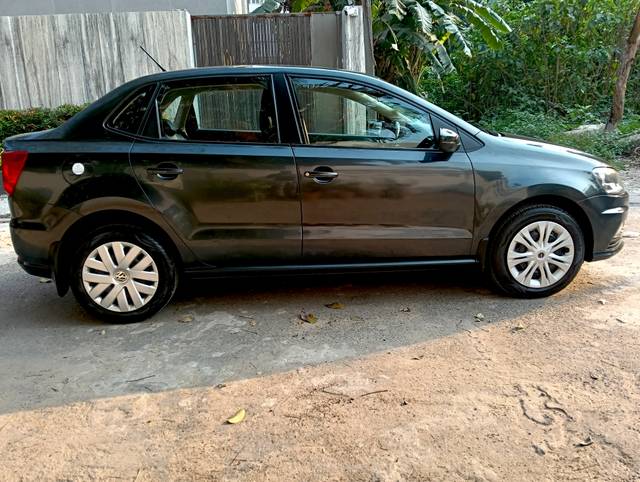 https://images10.gaadi.com/usedcar_image/4515362/original/dce30350e4615b8b73c2ccb325a3bf88.jpg?imwidth=6401