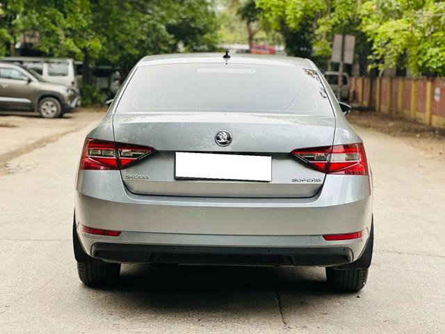 https://images10.gaadi.com/usedcar_image/4515379/original/processed_1c05608fa68906aa4a6122490b6ba1da.jpg?imwidth=6401