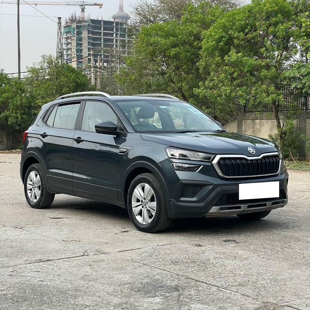 https://images10.gaadi.com/usedcar_image/4515392/original/processed_8f21f0454dd7eb5399f42b6b146a4576.jpg?imwidth=6400