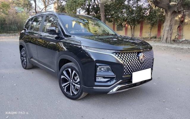 https://images10.gaadi.com/usedcar_image/4515395/original/processed_a8a45f336636561bc3ecc5c90556671b.jpg?imwidth=6400