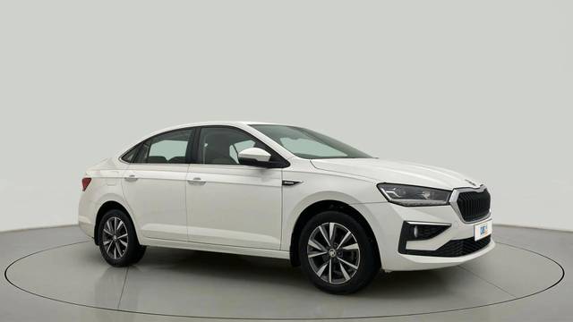 https://images10.gaadi.com/usedcar_image/4515400/original/923a40b00fc4511230315ac173d40852.jpg?imwidth=6400