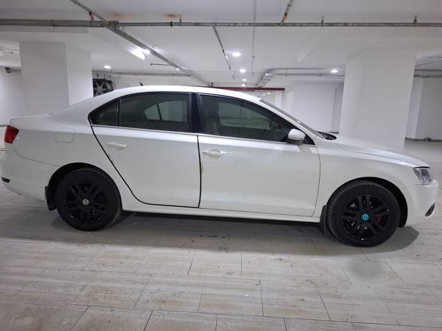https://images10.gaadi.com/usedcar_image/4515403/original/55f2a00634b5dff626b3c5169aca2de0.jpg?imwidth=6401