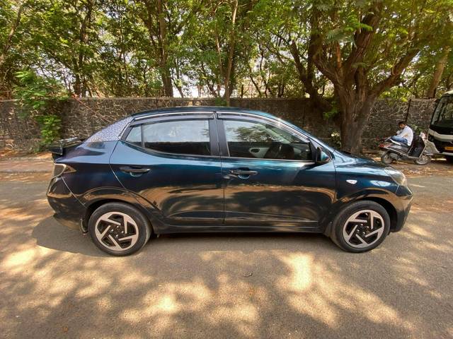 https://images10.gaadi.com/usedcar_image/4515406/original/processed_f9f6397baa969e06999a57a4f58a370c.jpg?imwidth=6401