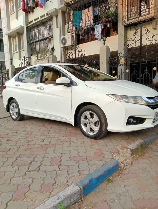 https://images10.gaadi.com/usedcar_image/4515413/original/95d0645ece41202245b7bb7d4fd1a984.jpg?imwidth=6400
