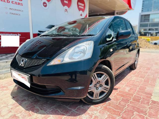 https://images10.gaadi.com/usedcar_image/4515416/original/processed_a6f6b933fb9e732bf0614fbdcdd19a5f.jpg?imwidth=6402