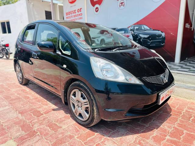 https://images10.gaadi.com/usedcar_image/4515416/original/processed_fe7be8dddc8c3d5779c568212ad1d42a.jpg?imwidth=6400