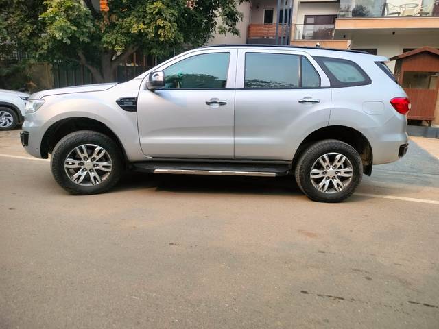 https://images10.gaadi.com/usedcar_image/4515439/original/01337013ad4a9c2945737cedba86a84a.jpg?imwidth=6402