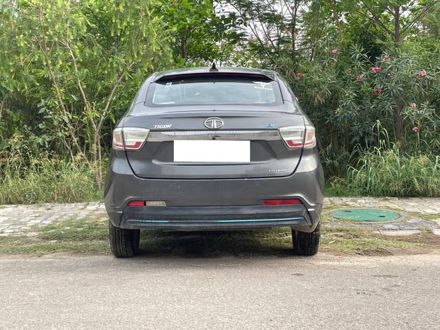 https://images10.gaadi.com/usedcar_image/4515456/original/processed_de3d6720216ad620cfacd09a55fd2b4c.jpeg?imwidth=6401