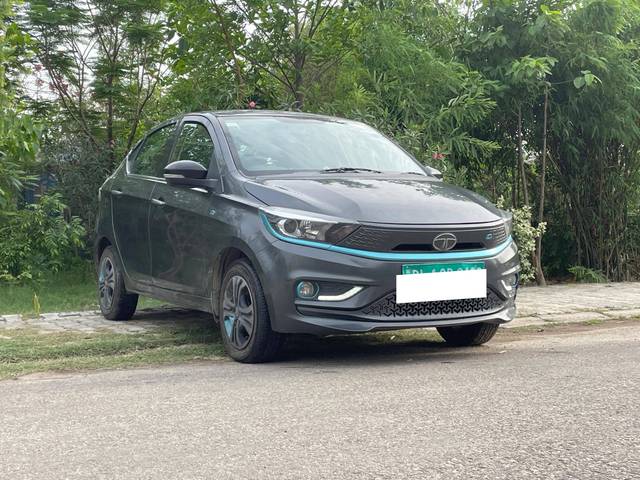 https://images10.gaadi.com/usedcar_image/4515456/original/processed_debbcc20b0cba52d1e3debaa59398746.jpeg?imwidth=6400