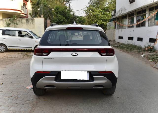 https://images10.gaadi.com/usedcar_image/4515457/original/processed_60b631a57c7519668e18d3bb36385a49.jpg?imwidth=6402
