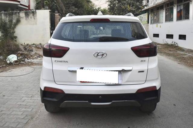 https://images10.gaadi.com/usedcar_image/4515496/original/processed_c4f7bf88ea7ba7f9538b4f30d8dce2de.jpg?imwidth=6402