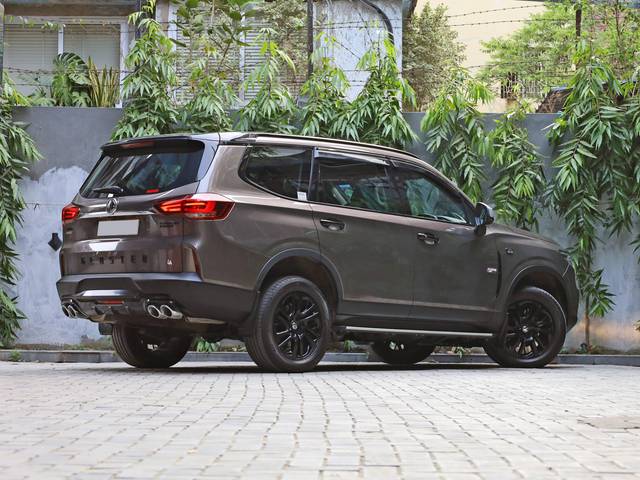 https://images10.gaadi.com/usedcar_image/4515523/original/processed_658da9e750246ef7264381e0ef9cb15a.jpg?imwidth=6402