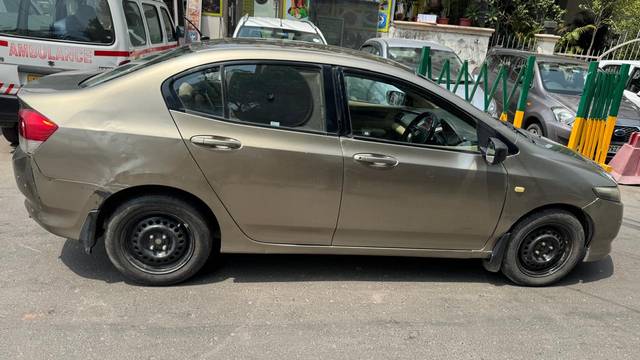 https://images10.gaadi.com/usedcar_image/4515546/original/00eecf87-e989-4c47-b50b-a9abb549ca89.jpg?imwidth=6401