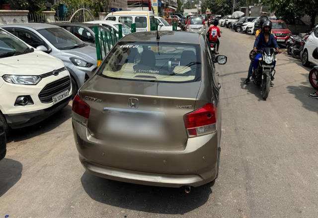 https://images10.gaadi.com/usedcar_image/4515546/original/75d08db7-4da3-4141-af1f-703fe0a5dd98.?imwidth=6400
