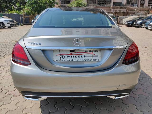 https://images10.gaadi.com/usedcar_image/4515598/original/processed_5cc19e201bb24957ae7409f77c408cfa.jpeg?imwidth=6401