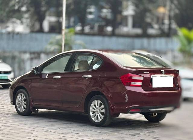 https://images10.gaadi.com/usedcar_image/4515624/original/processed_402b233bb73cacadf41f7135ac998ed1.jpg?imwidth=6402