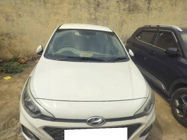 https://images10.gaadi.com/usedcar_image/4515636/original/processed_ad9e16da-3f2e-4690-9d25-091332a175fe.jpg?imwidth=6401