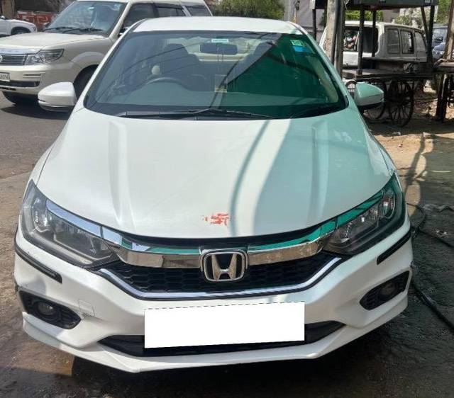 https://images10.gaadi.com/usedcar_image/4515645/original/processed_06b668da-2609-423a-9a84-eb326359e935.jpeg?imwidth=6400