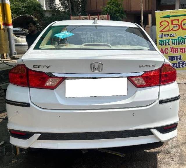 https://images10.gaadi.com/usedcar_image/4515645/original/processed_2d583cf9-97c2-4678-ad48-5143a3ccb3ff.jpeg?imwidth=6401